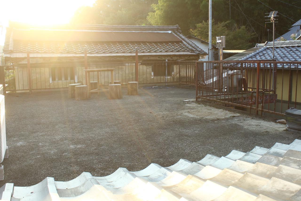 Hostel & Tatami Bar Uchikobare -内子晴れ- Экстерьер фото