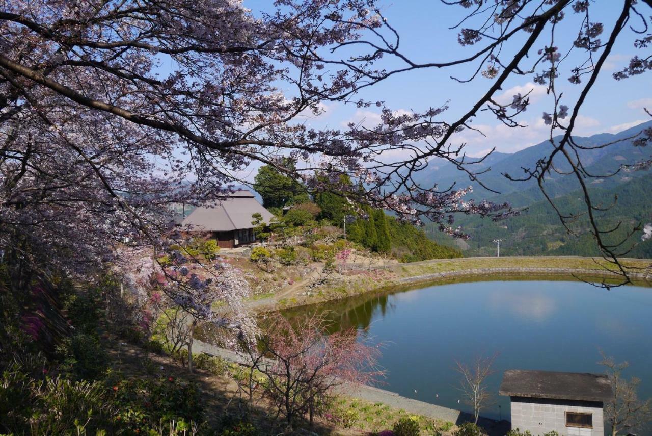 Hostel & Tatami Bar Uchikobare -内子晴れ- Экстерьер фото